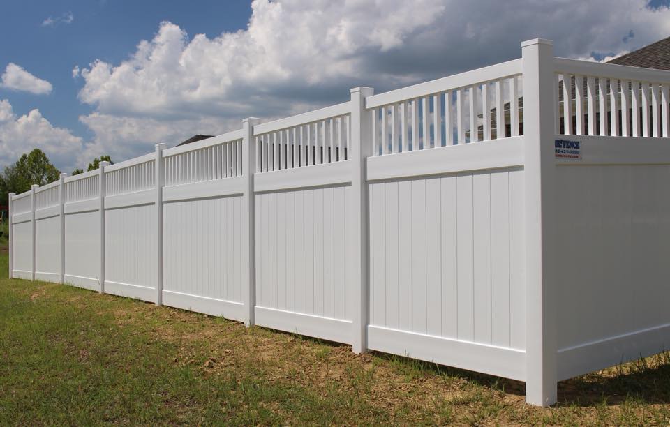 Photo of a white vinyl privacy fence