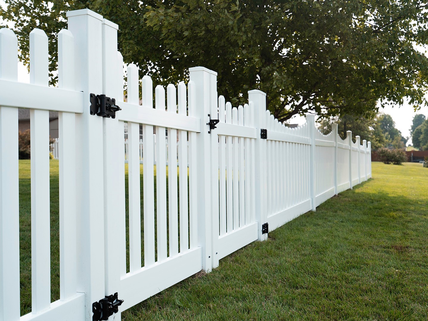 Photo of vinyl picket fence Indiana