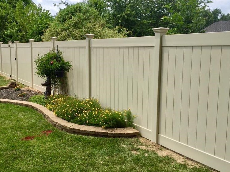 Photo of vinyl residential fence in Indiana