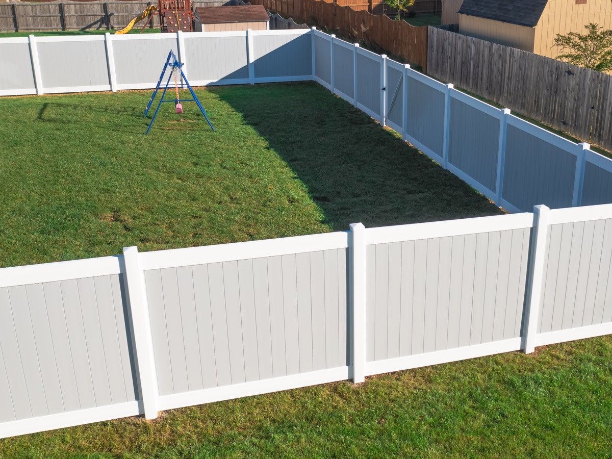 Photo of an Newburgh, Indiana vinyl fence